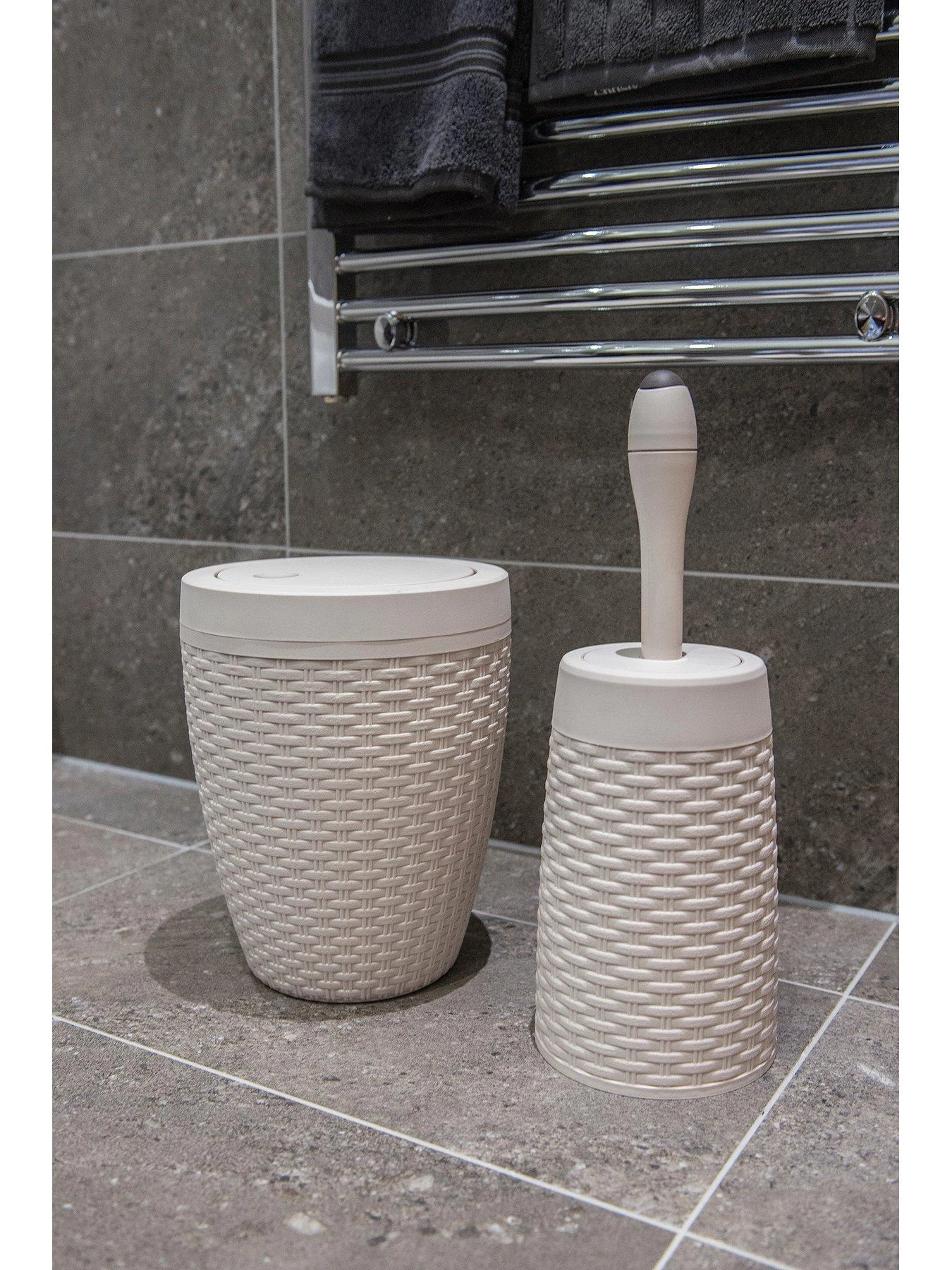 Addis Faux Rattan Swing Lid Bathroom Bin 5 Addis Faux Rattan Swing Lid Bathroom Bin - Image 5