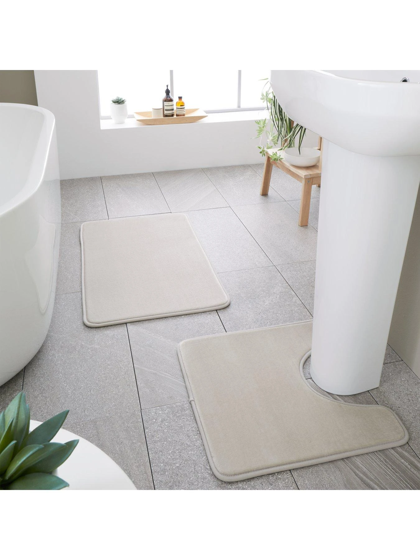 Catherine Lansfield Anti Bacterial Memory Foam Bath Mat & Pedestal Mat Set 2 Catherine Lansfield Anti Bacterial Memory Foam Bath Mat & Pedestal Mat Set - Image 2