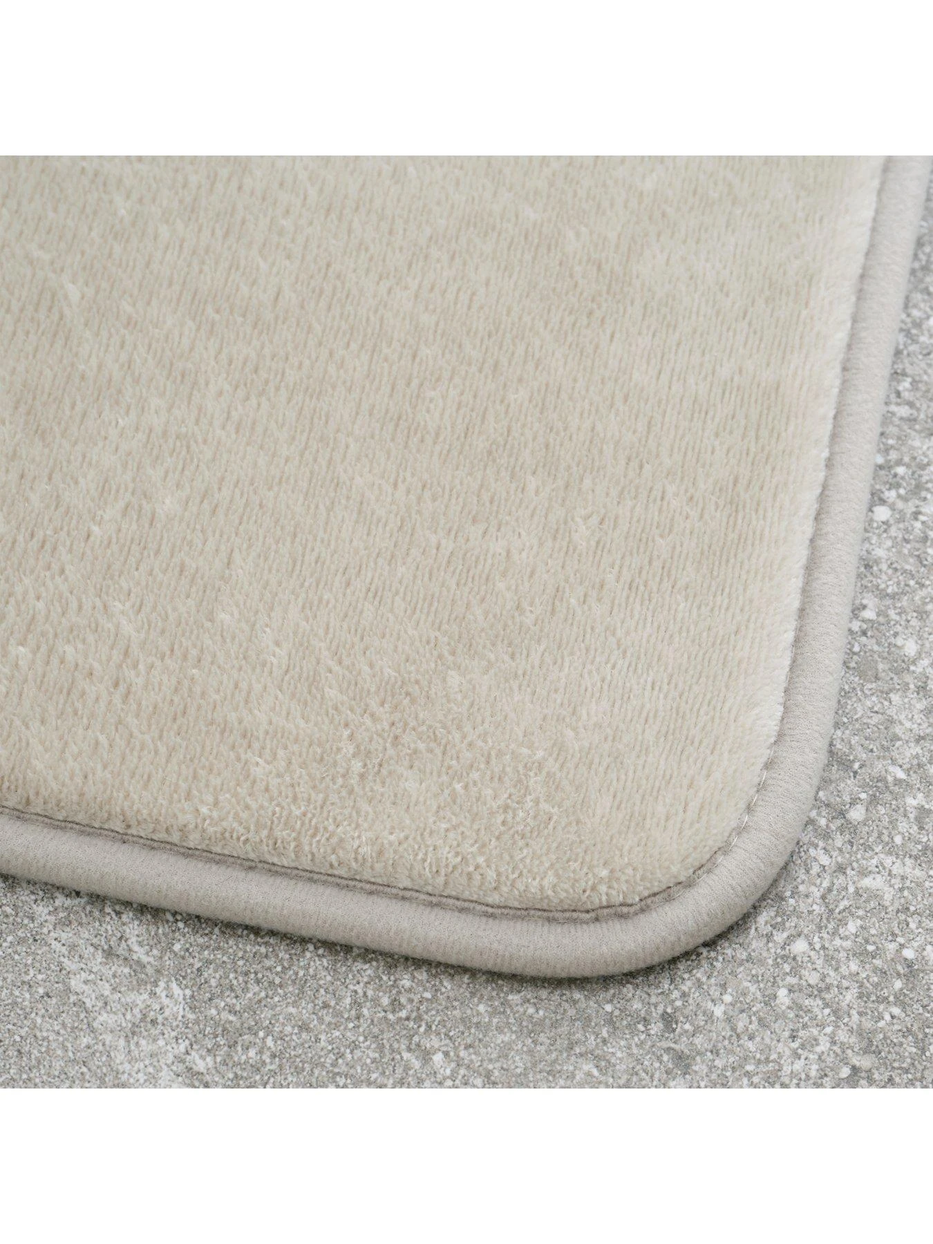 Catherine Lansfield Anti Bacterial Memory Foam Bath Mat & Pedestal Mat Set 3 Catherine Lansfield Anti Bacterial Memory Foam Bath Mat & Pedestal Mat Set - Image 3