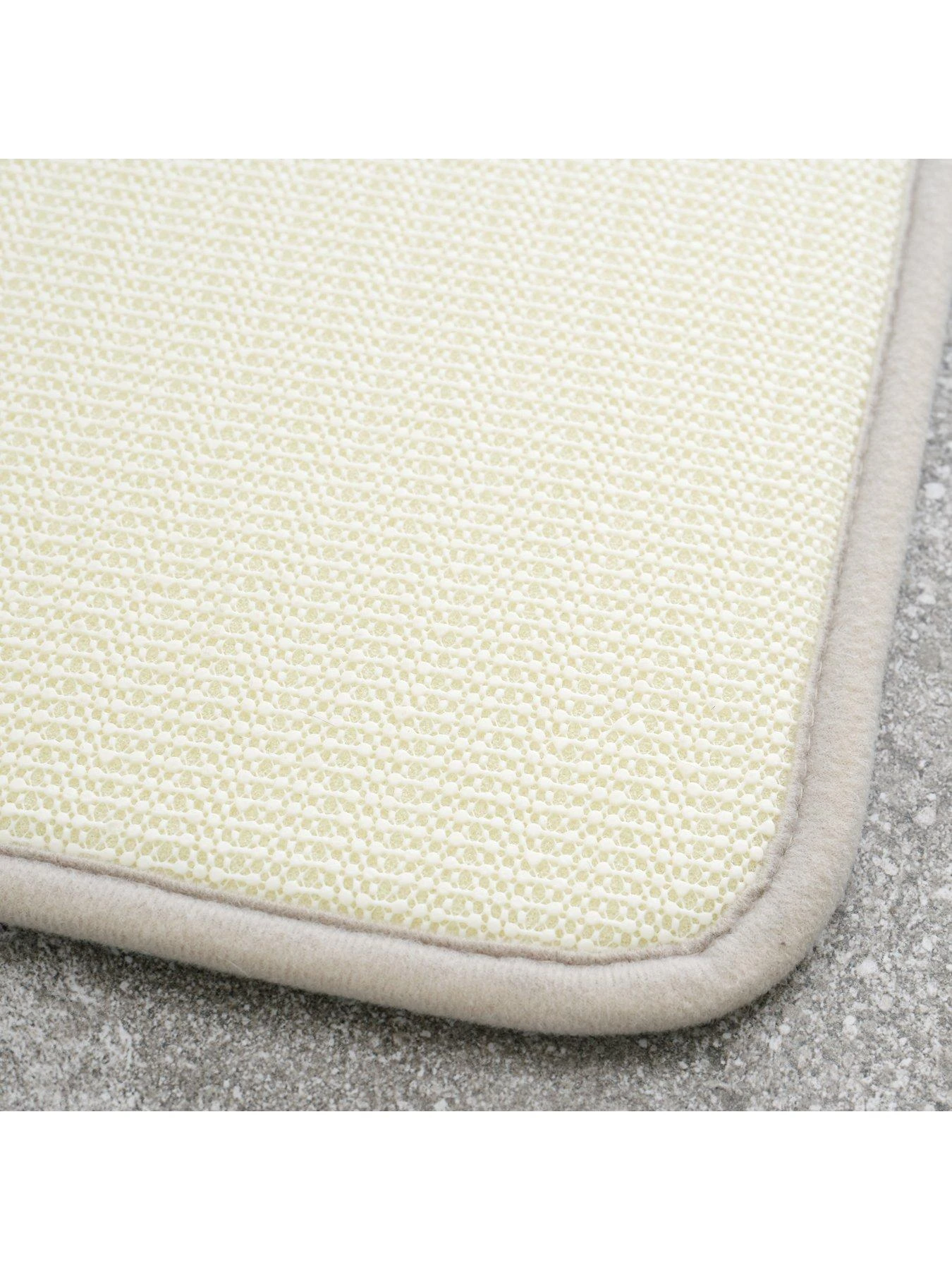 Catherine Lansfield Anti Bacterial Memory Foam Bath Mat & Pedestal Mat Set 4 Catherine Lansfield Anti Bacterial Memory Foam Bath Mat & Pedestal Mat Set - Image 4