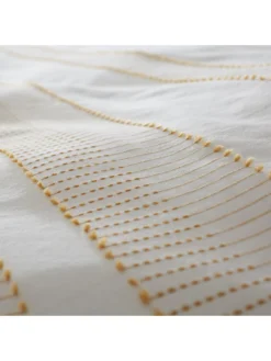 Pineapple Elephant Cairns Tufted Duvet Cover Set - White -Rust-Oleum || d-c-fix || Harris Sales UHLVD SQ5 0000000013 WHITE SLd2