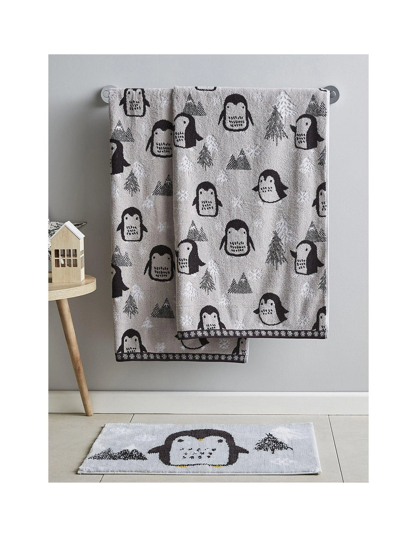Catherine Lansfield Cosy Penguin Hand Towel Pair 1 Catherine Lansfield Cosy Penguin Hand Towel Pair