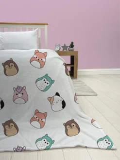 Squishmallows Chill Fleece Blanket - Multi -Rust-Oleum || d-c-fix || Harris Sales V6SSK SQ3 0000000029 MULTI SLd