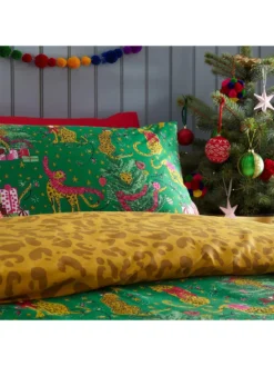 Furn Purrfect Christmas Duvet Cover Set - Green -Rust-Oleum || d-c-fix || Harris Sales V7LX9 SQ3 0000000047 GREEN SLd