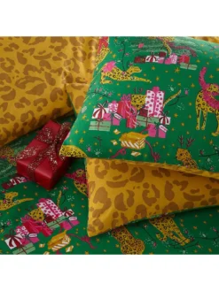 Furn Purrfect Christmas Duvet Cover Set - Green -Rust-Oleum || d-c-fix || Harris Sales V7LX9 SQ4 0000000047 GREEN SLd1