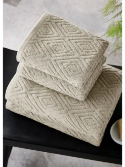 Catherine Lansfield Diamond Geo Sculpted Towel Bale -Rust-Oleum || d-c-fix || Harris Sales VGH0N SQ4 0000000003 NATURAL SLd2