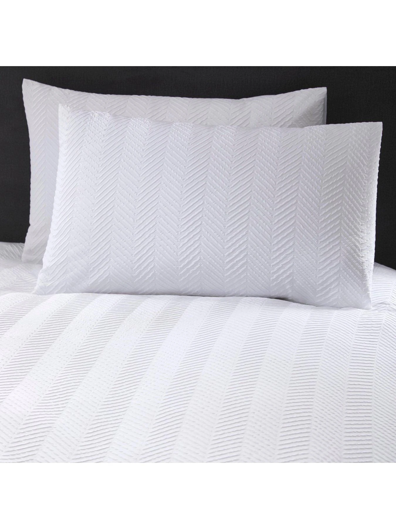 Appletree Boutique Taylor Chevron Duvet Cover Set - White 3 Appletree Boutique Taylor Chevron Duvet Cover Set - White - Image 3