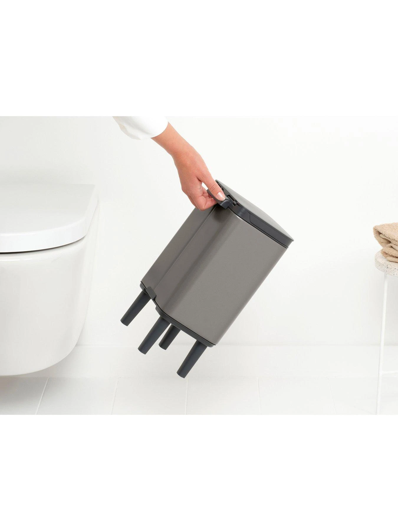 Brabantia Bo Hi 4-Litre Bathroom Bin - Platinum 3 Brabantia Bo Hi 4-Litre Bathroom Bin - Platinum - Image 3