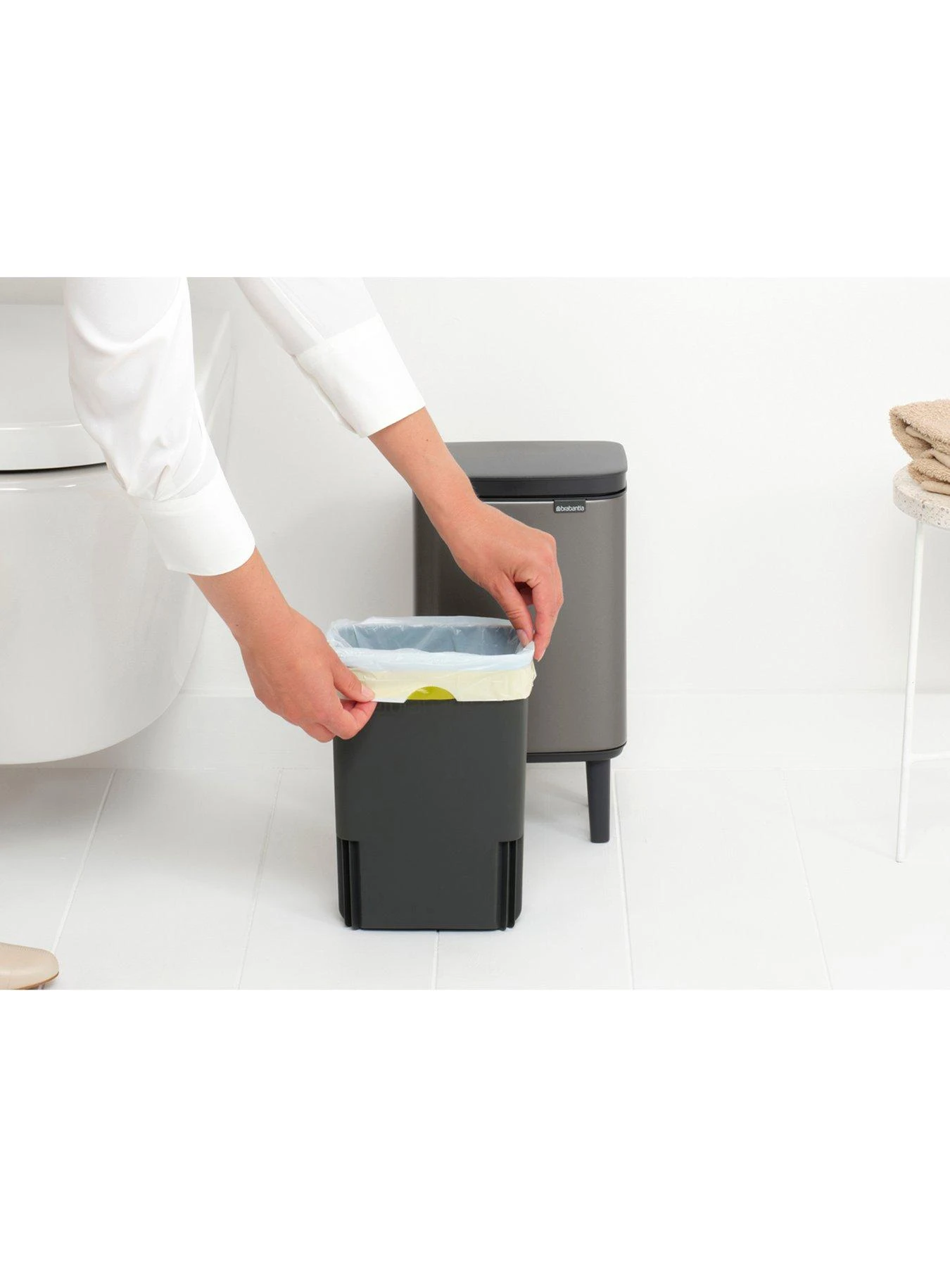 Brabantia Bo Hi 4-Litre Bathroom Bin - Platinum 4 Brabantia Bo Hi 4-Litre Bathroom Bin - Platinum - Image 4