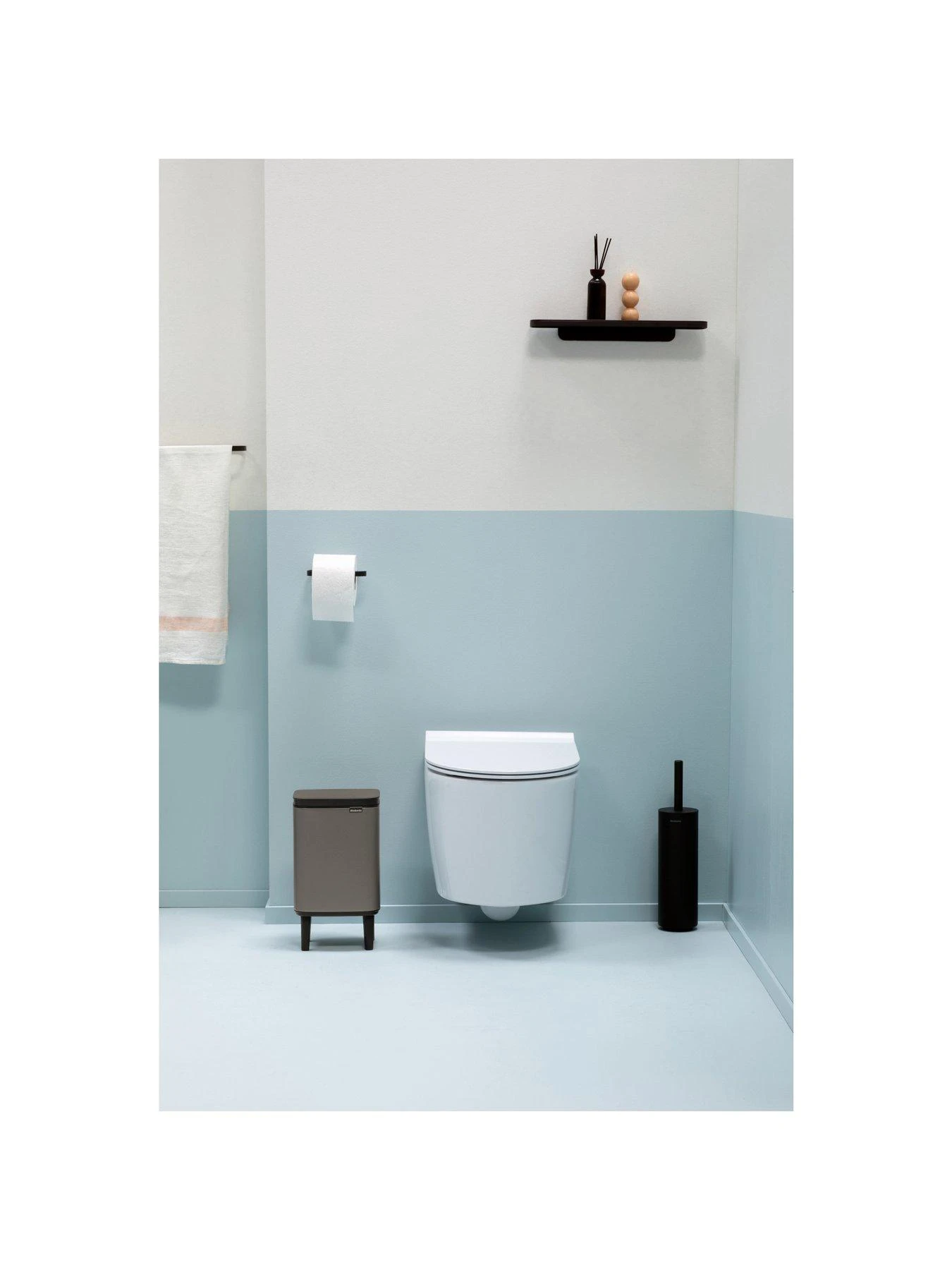 Brabantia Bo Hi 4-Litre Bathroom Bin - Platinum 5 Brabantia Bo Hi 4-Litre Bathroom Bin - Platinum - Image 5