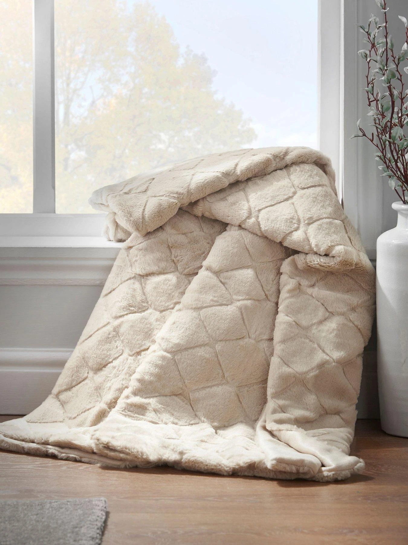 Catherine Lansfield Cosy Diamond Soft Throw - Natural 1 Catherine Lansfield Cosy Diamond Soft Throw - Natural