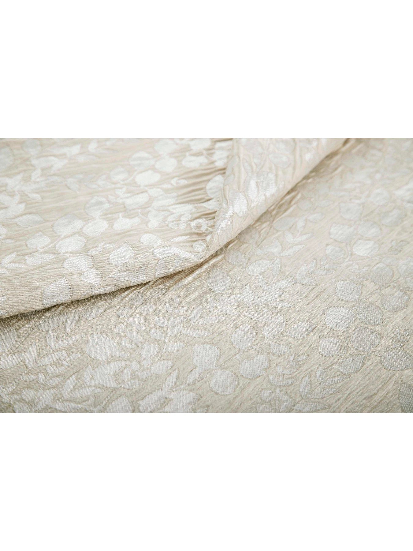 Mia Super Thermal Eyelet Curtains 3 Mia Super Thermal Eyelet Curtains - Image 3